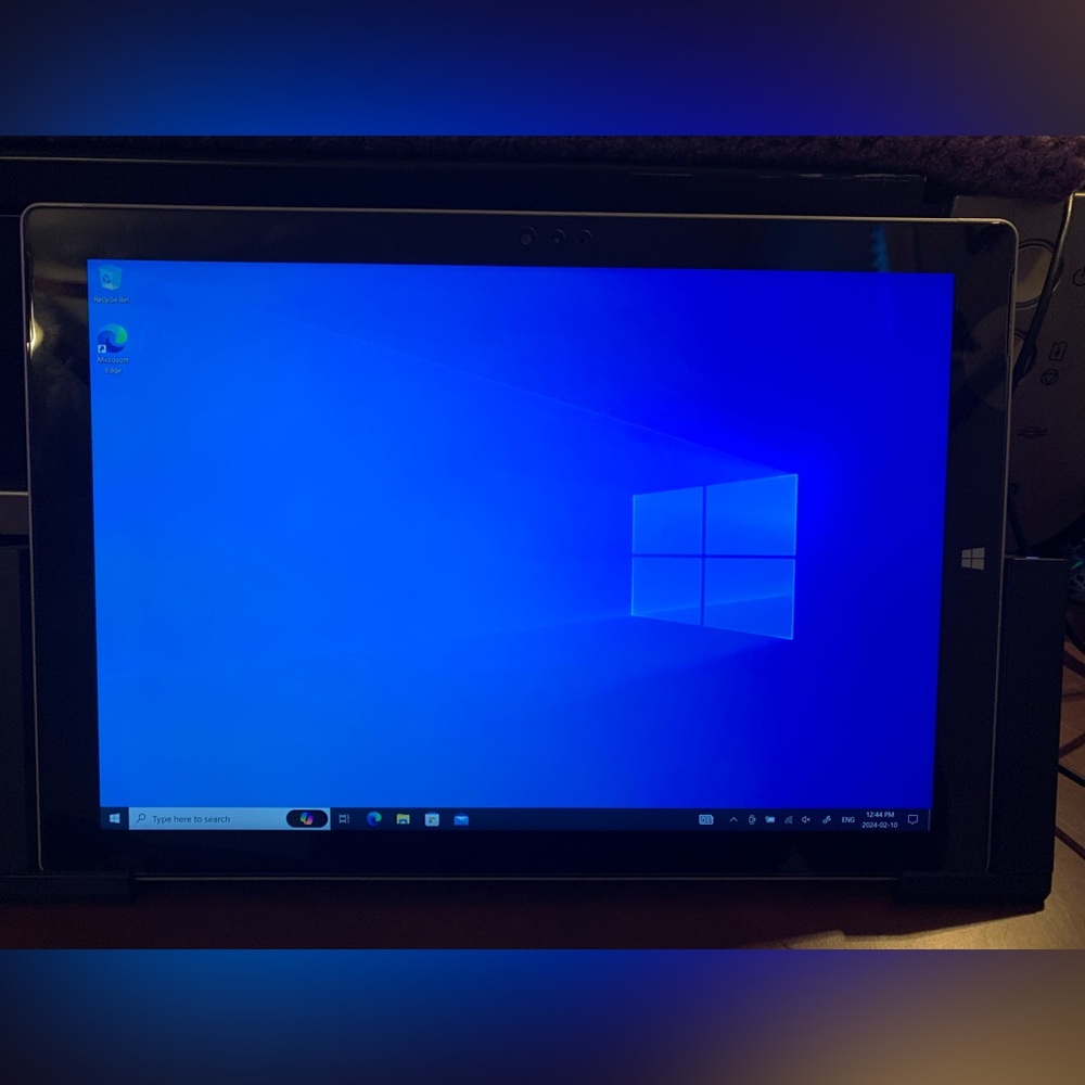 Microsoft Surface Pro - Picture 2 of 5